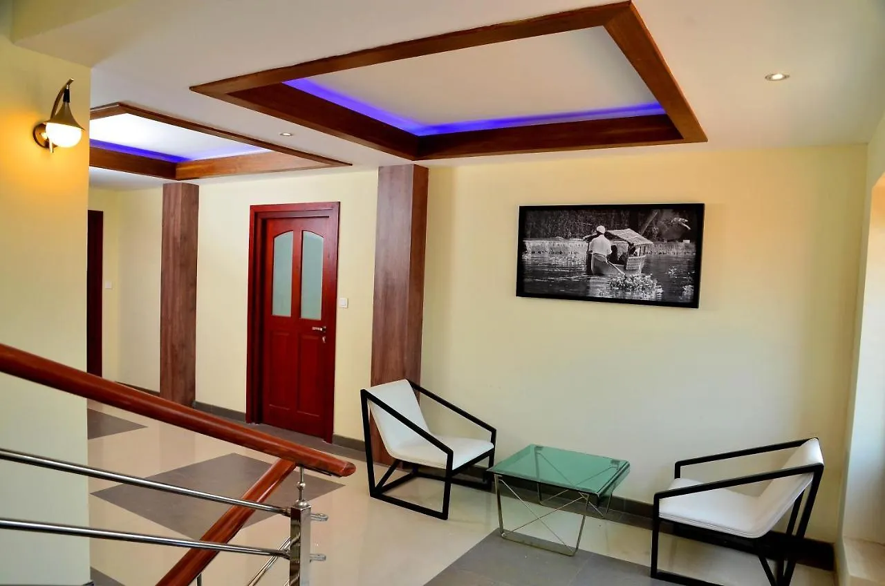 ***  French Avenue Hotel Mahe India